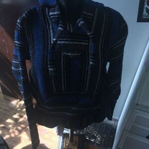 Earth Ragz blue and black hooded blanket L sweatshirt